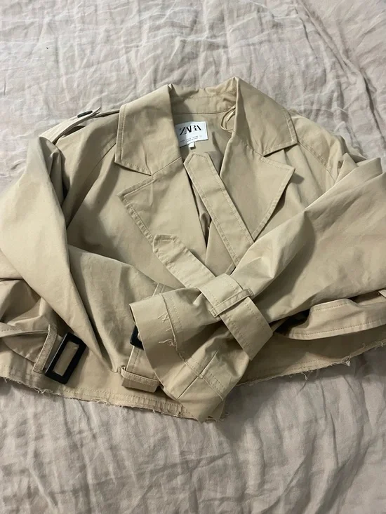 Zara Cropped Trench Coat in Beige - Picture 5 of 7